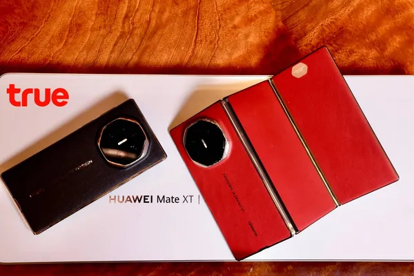 HUAWEI Mate XT Ultimate Design x True