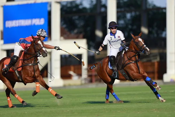 ขี่ม้าโปโล