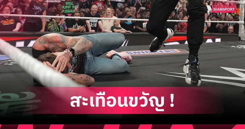 นักชก MMA ขึ้นสังเวียนสาวหมัดใส่นักมวยปล้ำอาการสาหัส