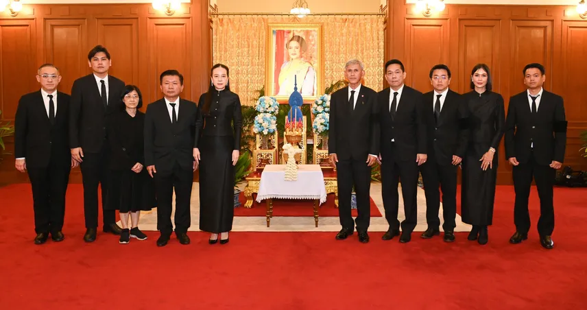 สมาคมฟุตบอลฯ เข้าถวายสักการะพระบรมศพ “สมเด็จพระพันปีหลวง” และลงนามถวายความอาลัย 93589