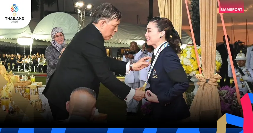 ในหลวงพระราชทานเหรียญเรือใบ SSL47 พระราชินีทรงรับทองประวัติศาสตร์ ซีเกมส์ 33