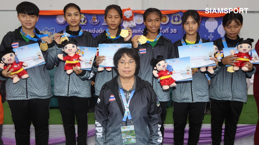  สาวเพชรบูรณ์ควงหนุ่มอุดรธานีหยิบทองตะกร้อลอดห่วง