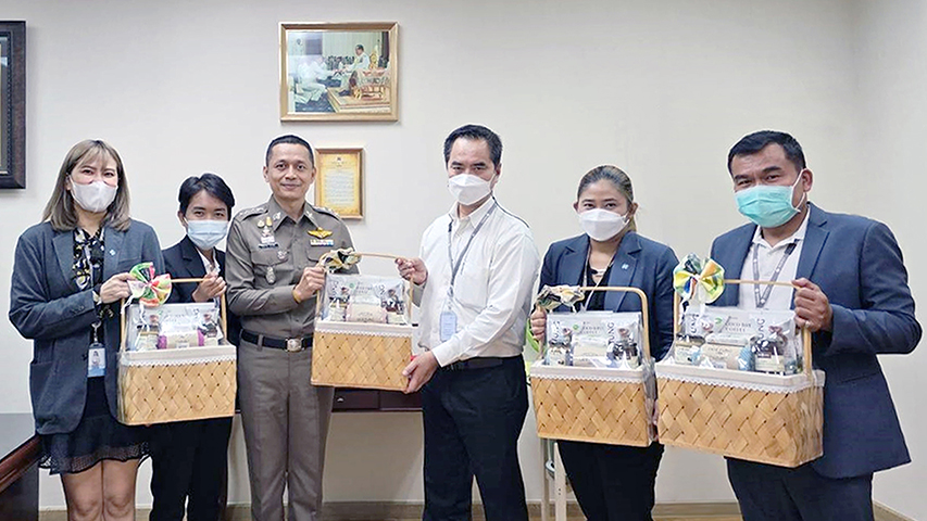 รพ.นวเวช สวัสดีปีใหม่ไทย 2566 สถานีตำรวจนครบาลโคกคราม