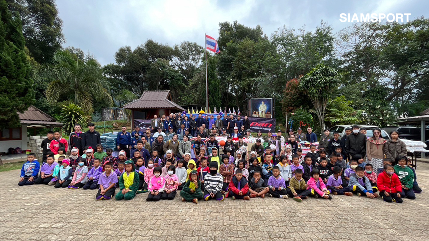 แพนจับมือคอป ฮีโร่ฯจัดโครงการปันน้ำใจให้น้องต้านภัยหนาวที่ผาฮี้