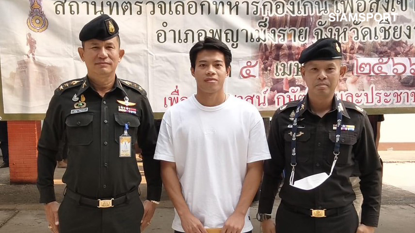 เอกนิษฐ์เข้ารับตรวจเลือกเป็นทหาร ก่อนขอผ่อนผันไปก่อน